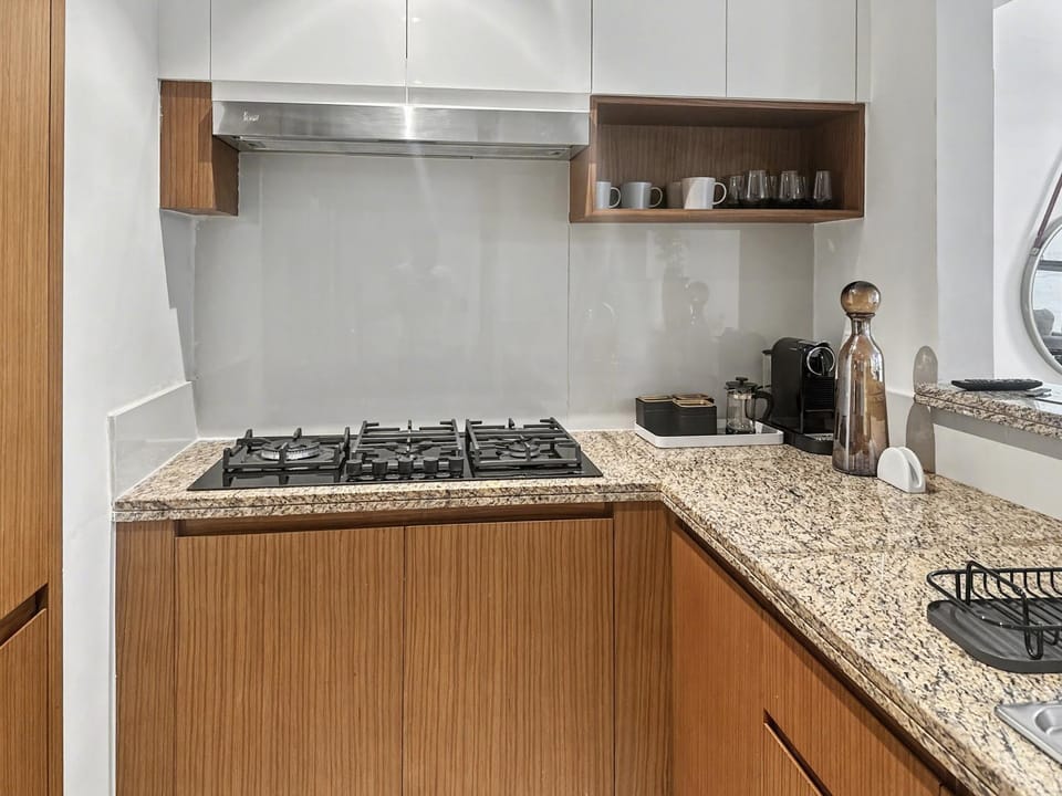 Waterfront Breathtaking 2BR Pool Burj Views Sleeps 7 Apartment in Dubai