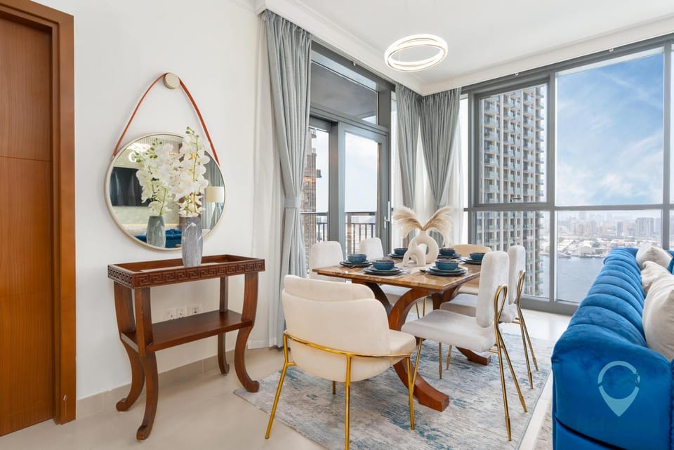 Waterfront Breathtaking 2BR Pool Burj Views Sleeps 7 Apartment in Dubai