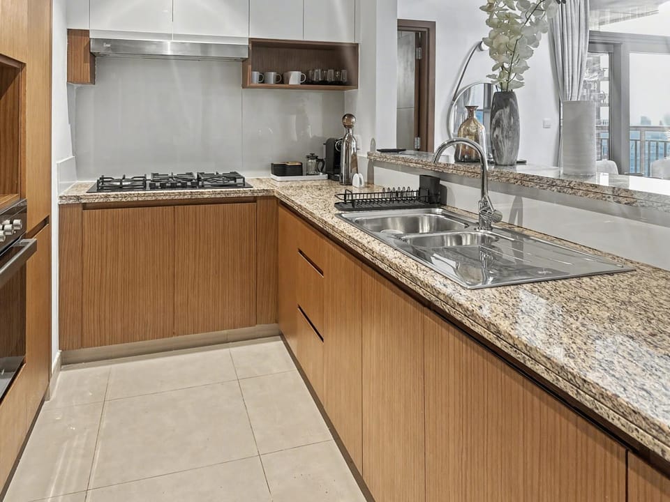Waterfront Breathtaking 2BR Pool Burj Views Sleeps 7 Apartment in Dubai