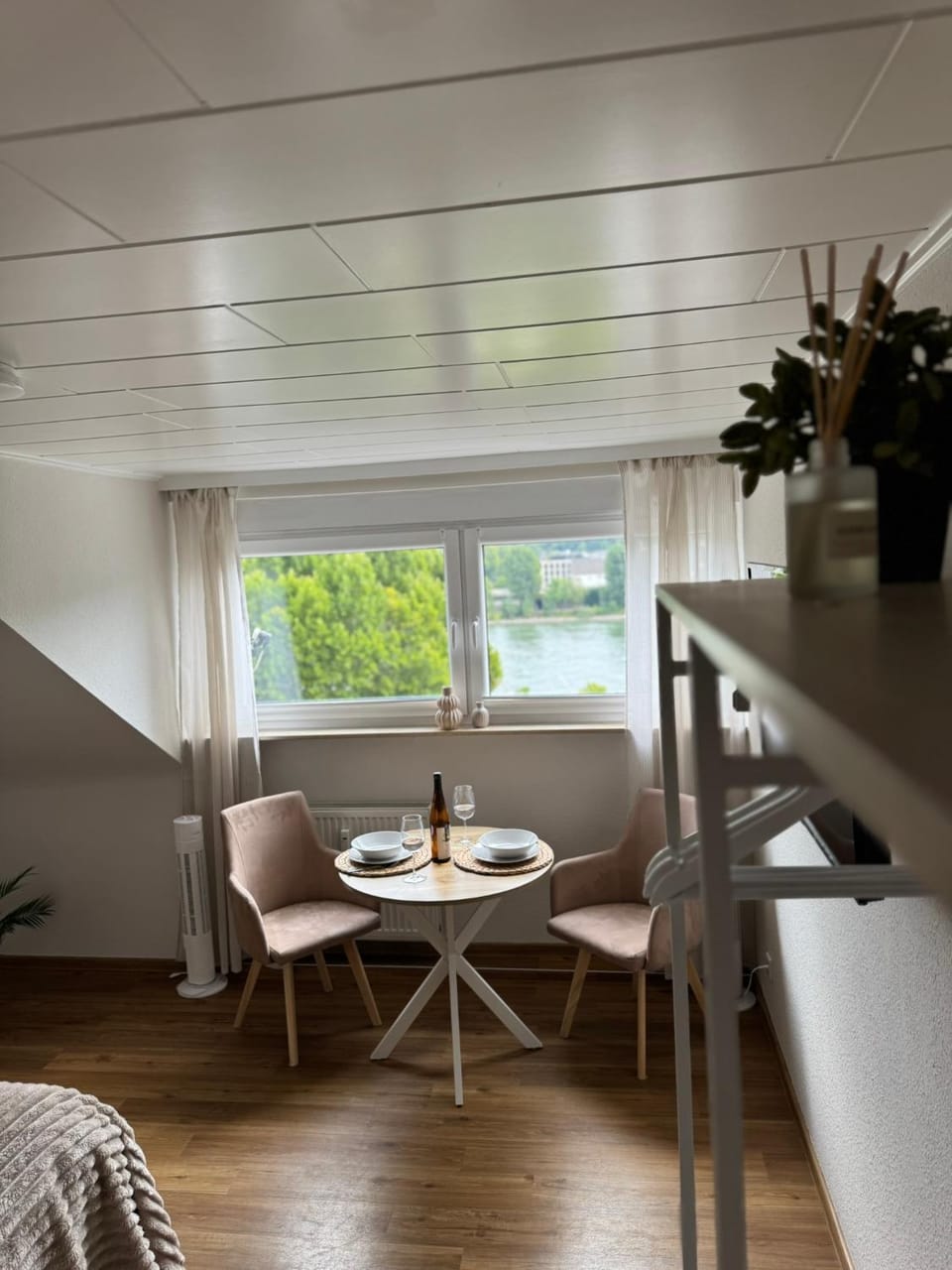 View (from property/room), Seating area, Dining area