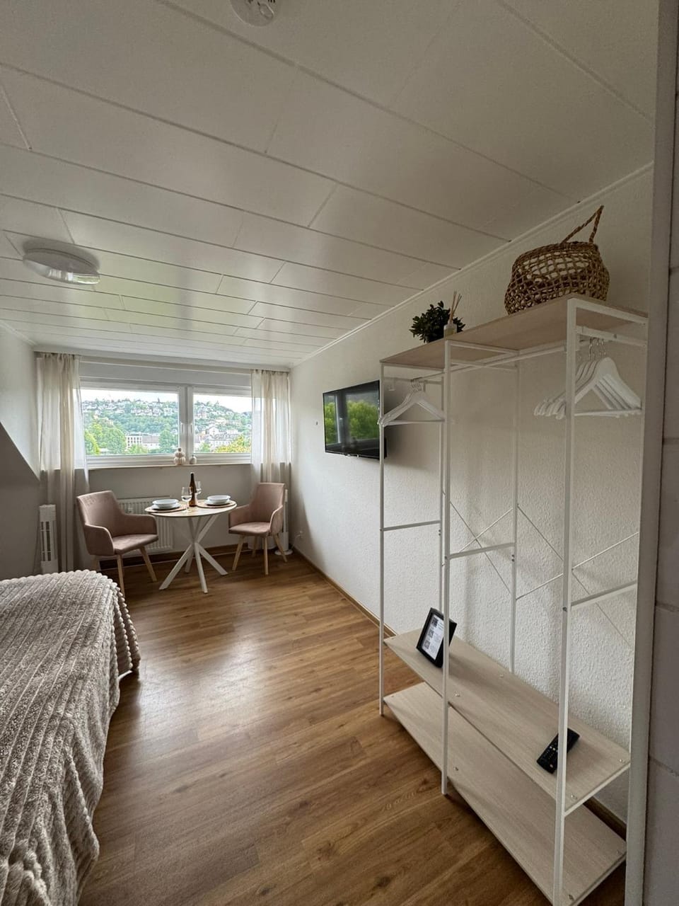 TV and multimedia, Photo of the whole room, Seating area, wardrobe