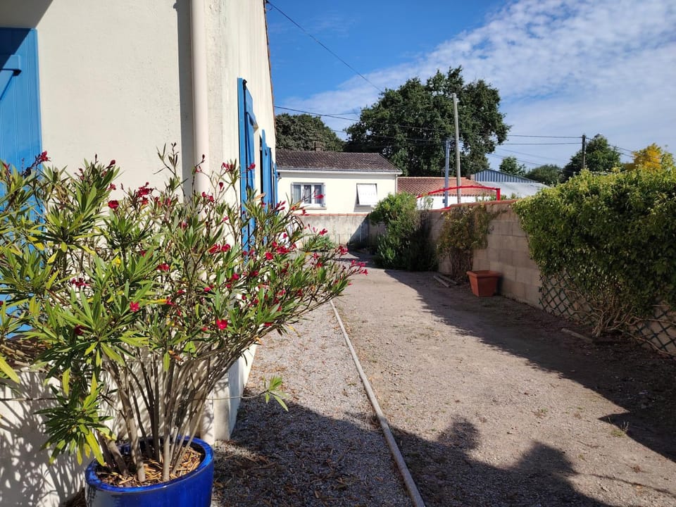 PETIT STUDIO DAnS UN JARDIN Apartment in Pornic