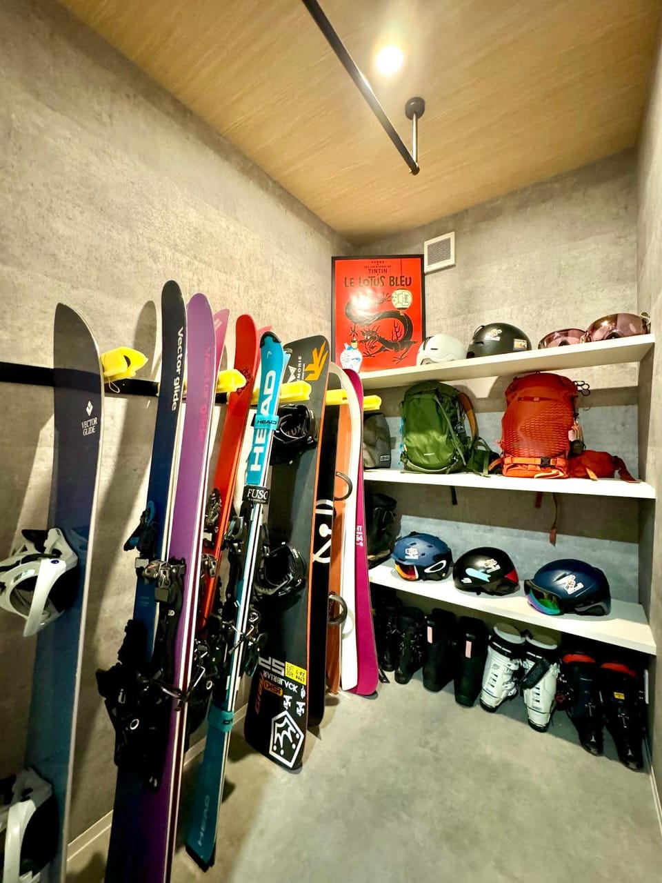 Communal lounge/ TV room, wardrobe