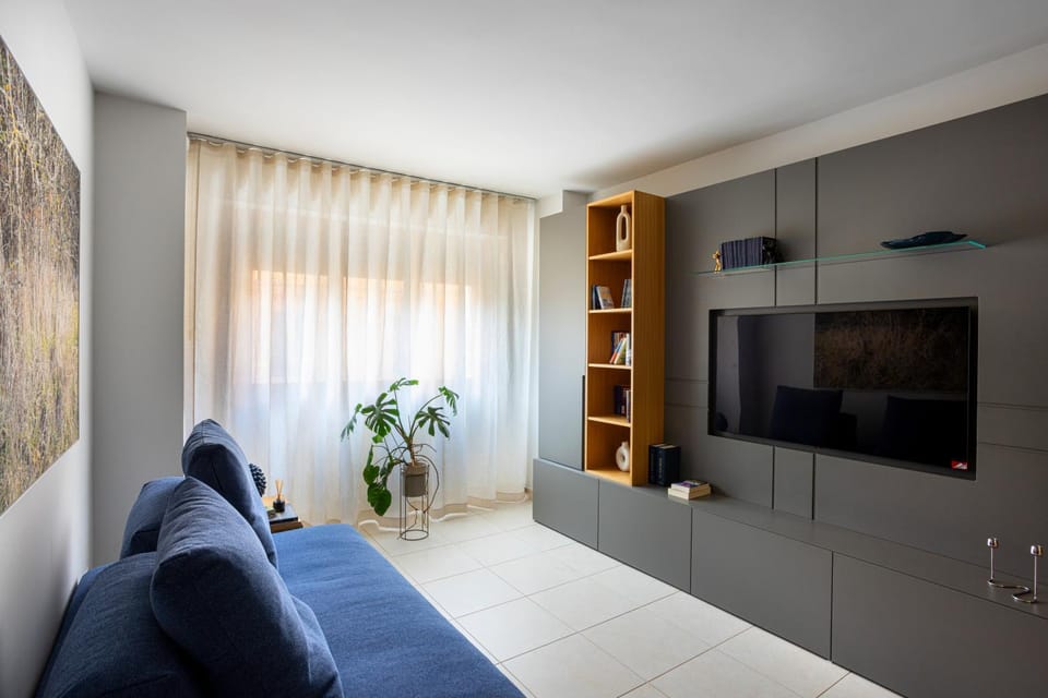 Communal lounge/ TV room, TV and multimedia, Living room, Seating area, Evening entertainment