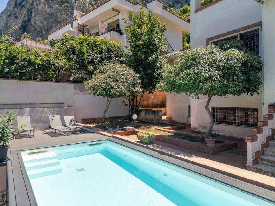 LuminHouse Addaura Pool Villa in Palermo