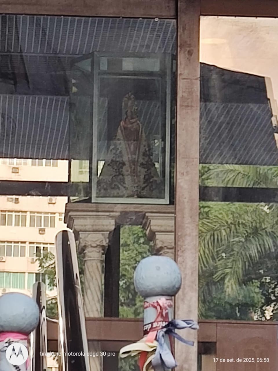 Nearby landmark, Day
