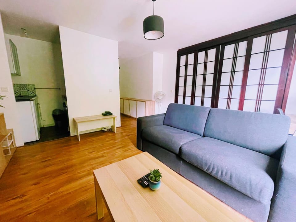 Kitchen or kitchenette, Living room, Seating area