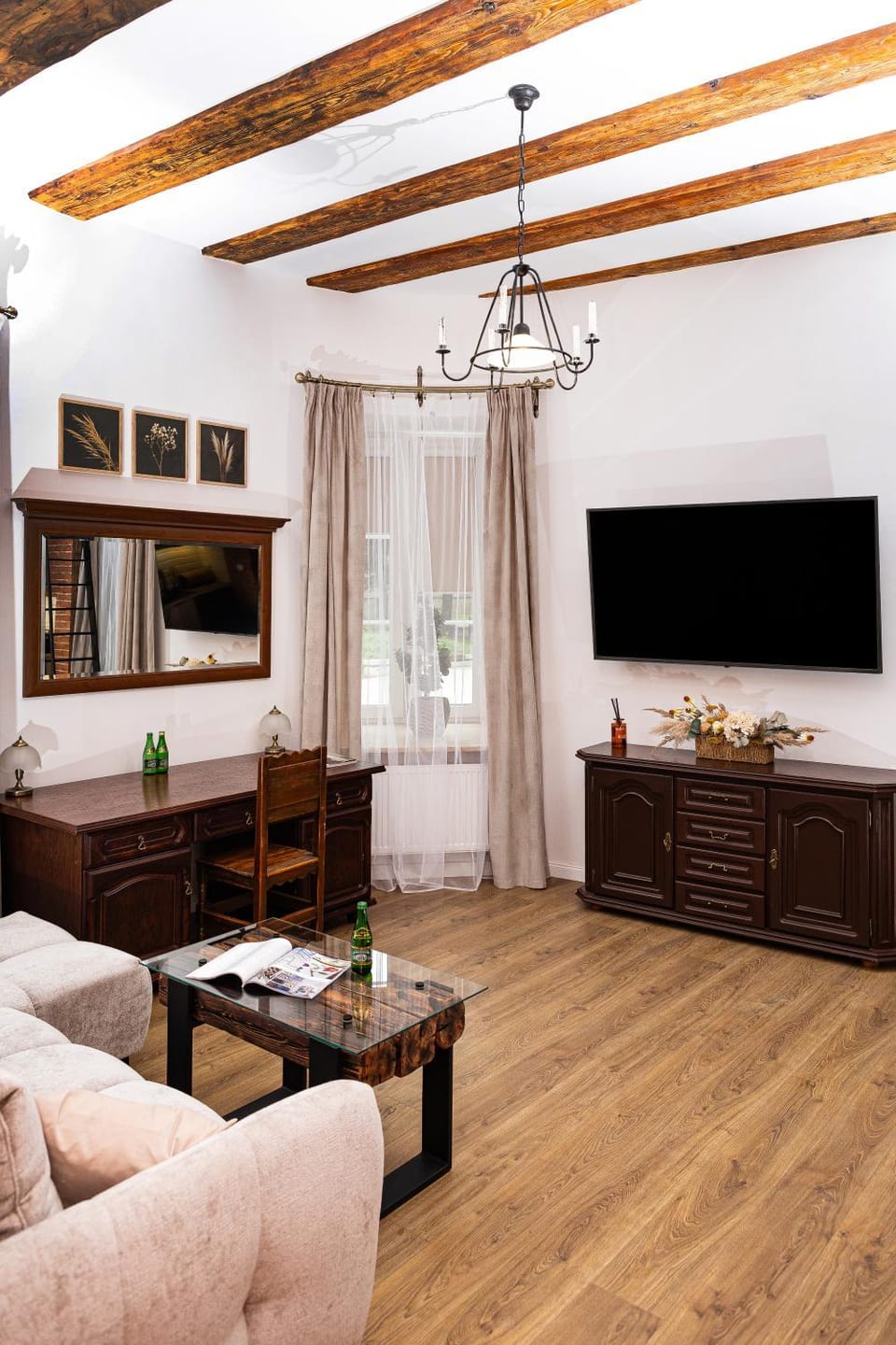 Communal lounge/ TV room