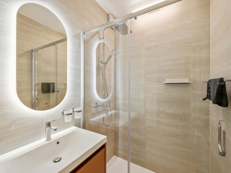 Shower, Bathroom, towels