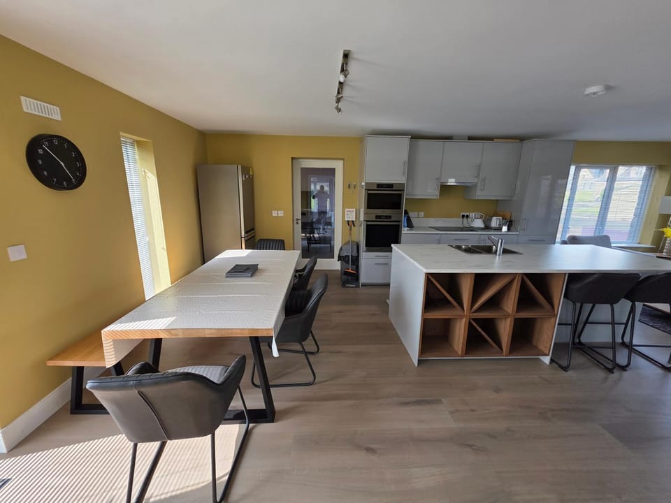 Dining area, kitchen