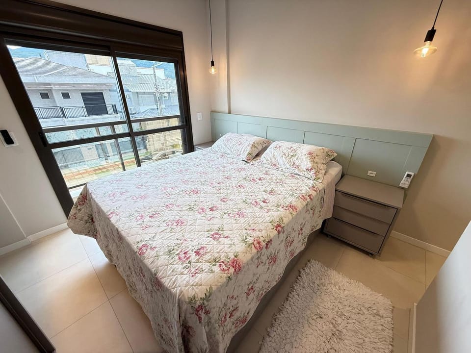 Cód 110 - Apartamento espetacular à 280m do mar Apartment in Florianopolis