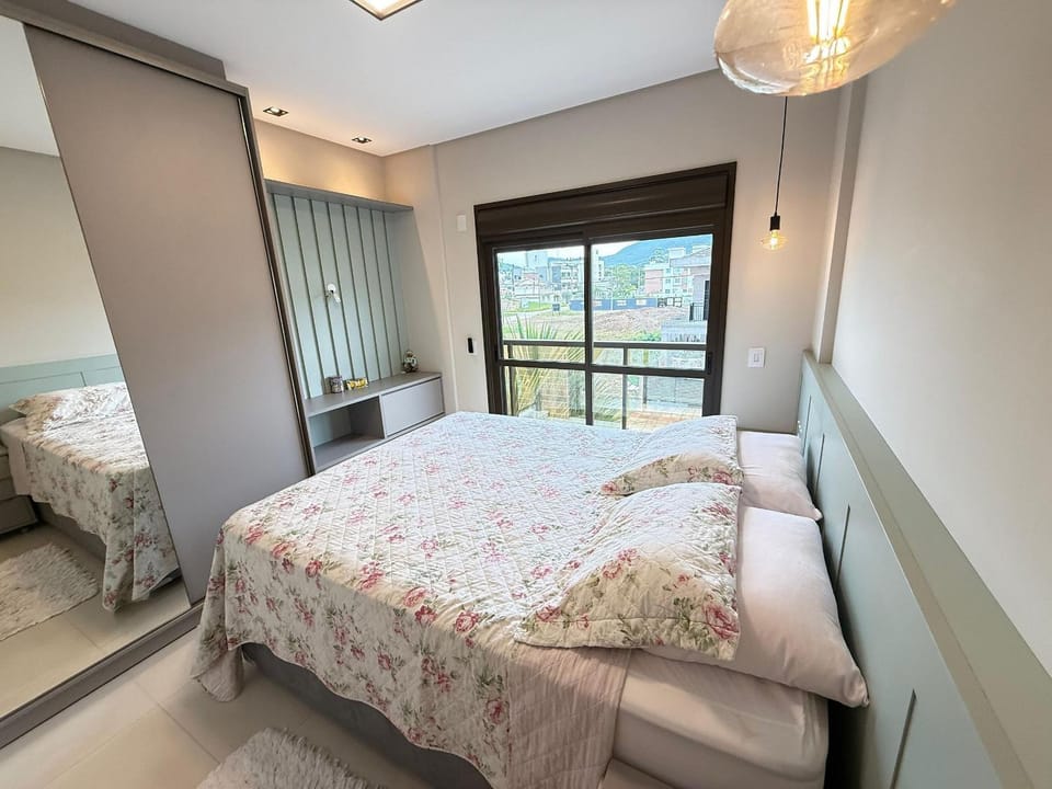 Cód 110 - Apartamento espetacular à 280m do mar Apartment in Florianopolis