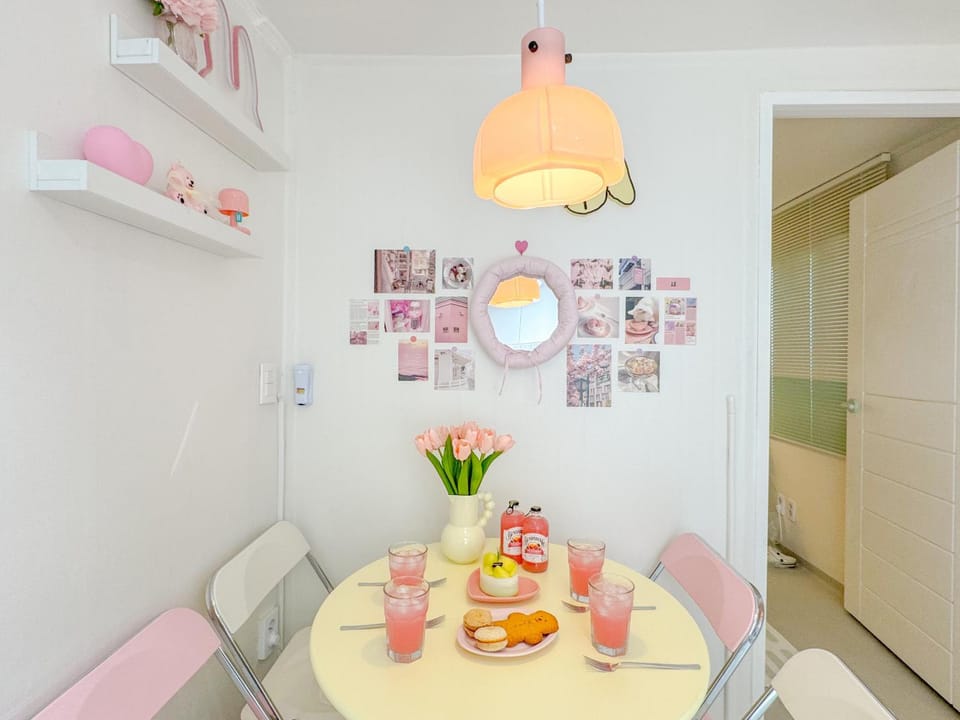 Food and drinks, Dining area
