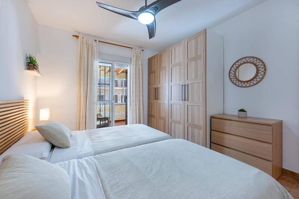 Photo of the whole room, Bedroom
