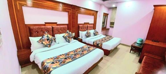 J R International Hotel in New Delhi