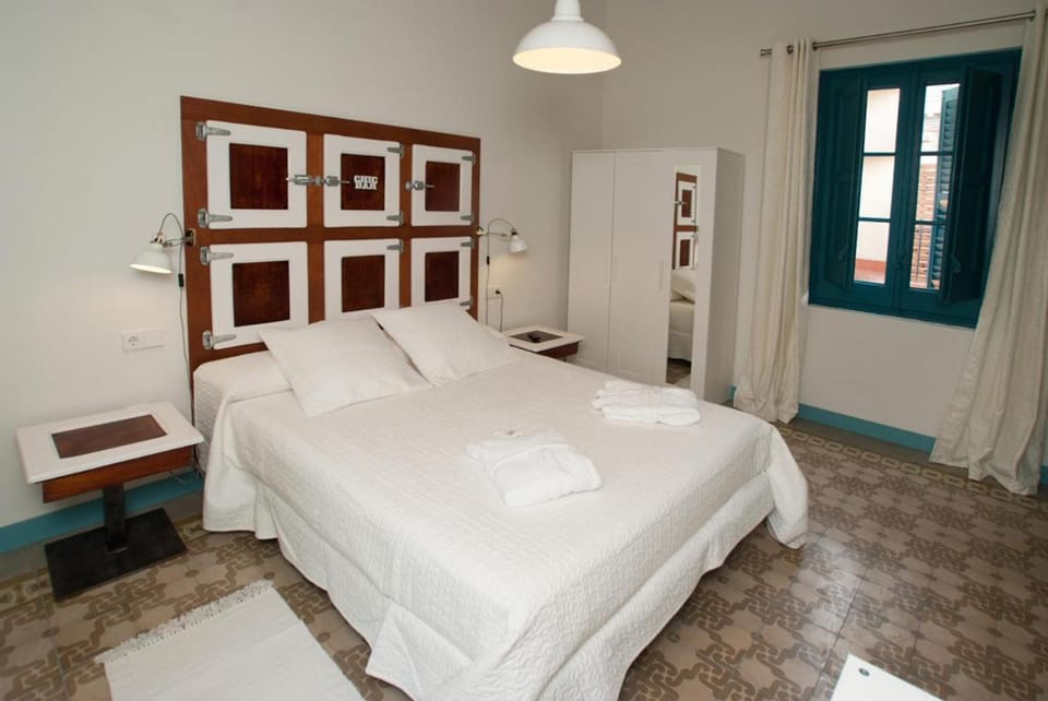 Hotel Hostal Chic Bed and Breakfast in Baix Empordà