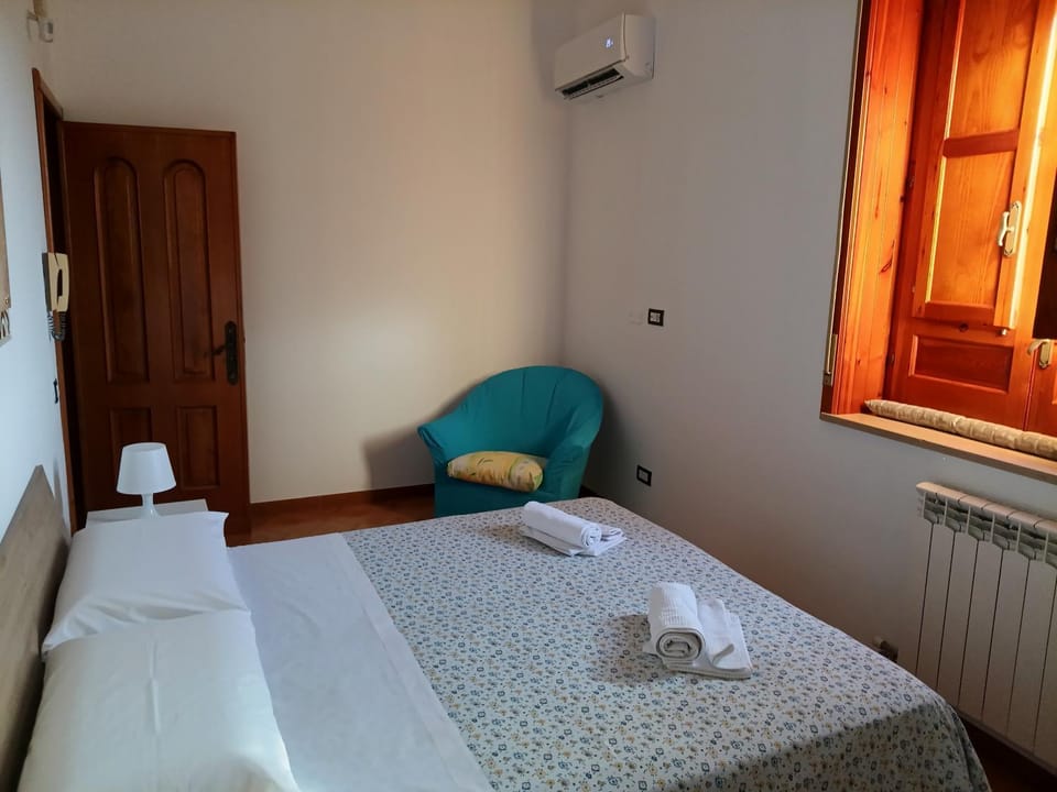 Rooms Station Apartment in Avola