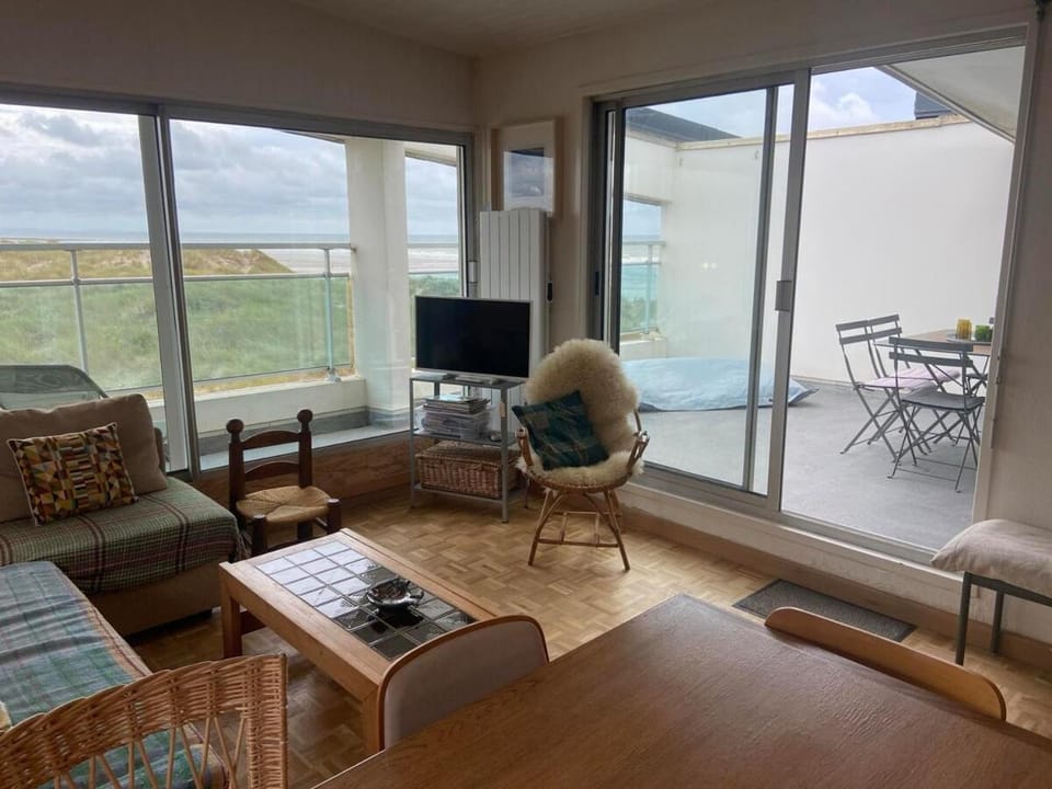 Communal lounge/ TV room, Natural landscape, TV and multimedia, View (from property/room), Balcony/Terrace, Living room, Seating area, Dining area