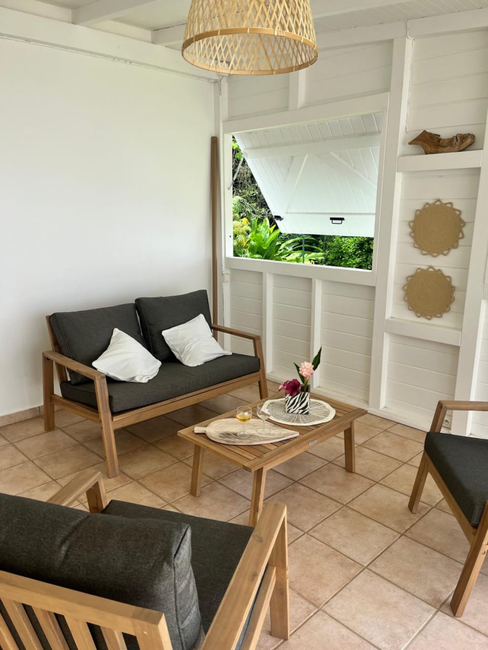 Patio, Living room