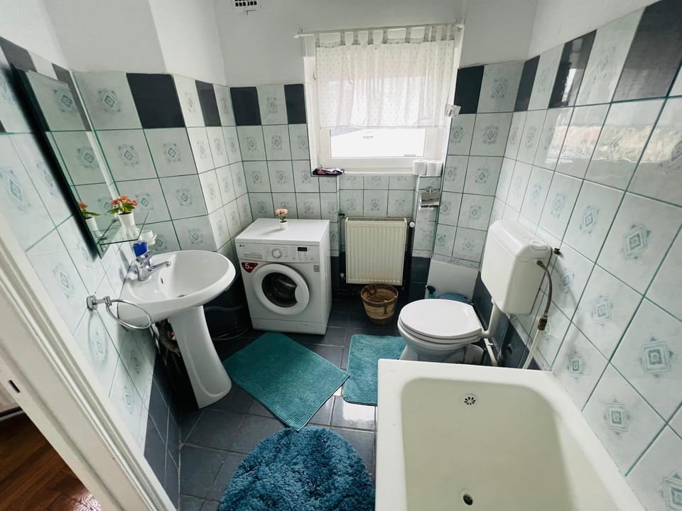 Shower, Toilet, Bathroom, Bath, towels, washing machine, dryer