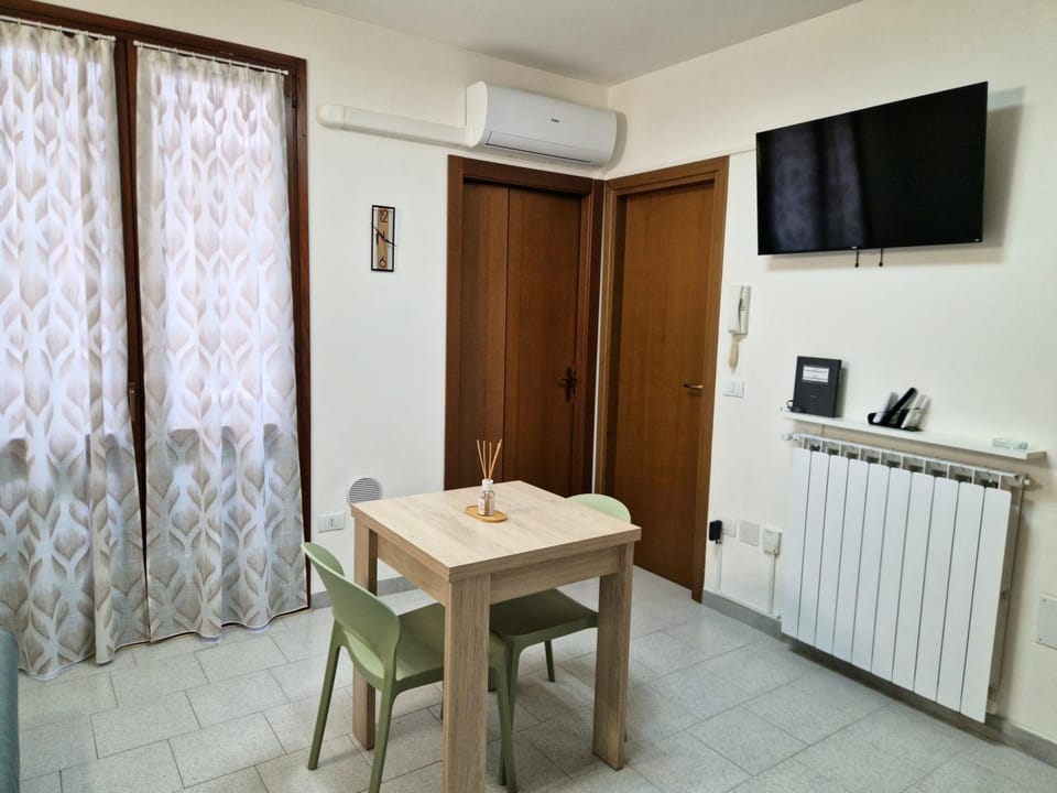 TV and multimedia, Living room, Dining area