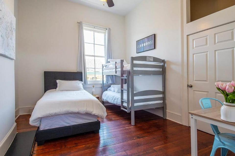 Bed, Photo of the whole room, Bedroom, bunk bed