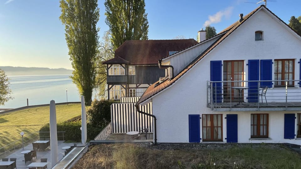 Property building, View (from property/room), Balcony/Terrace, Lake view