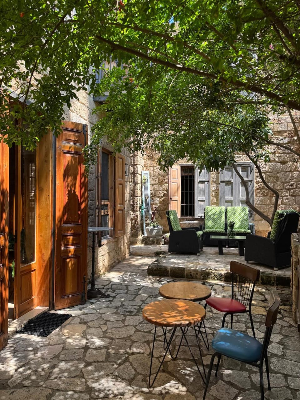 Property building, Patio, Day, Garden, Seating area, group of guests