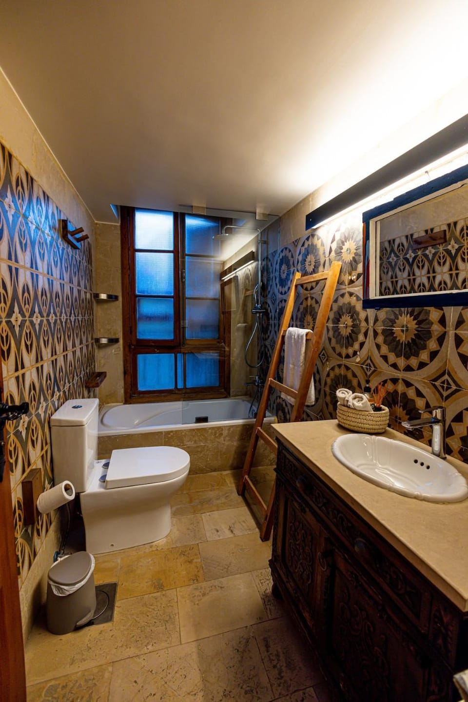 Shower, Toilet, Bathroom, Bath