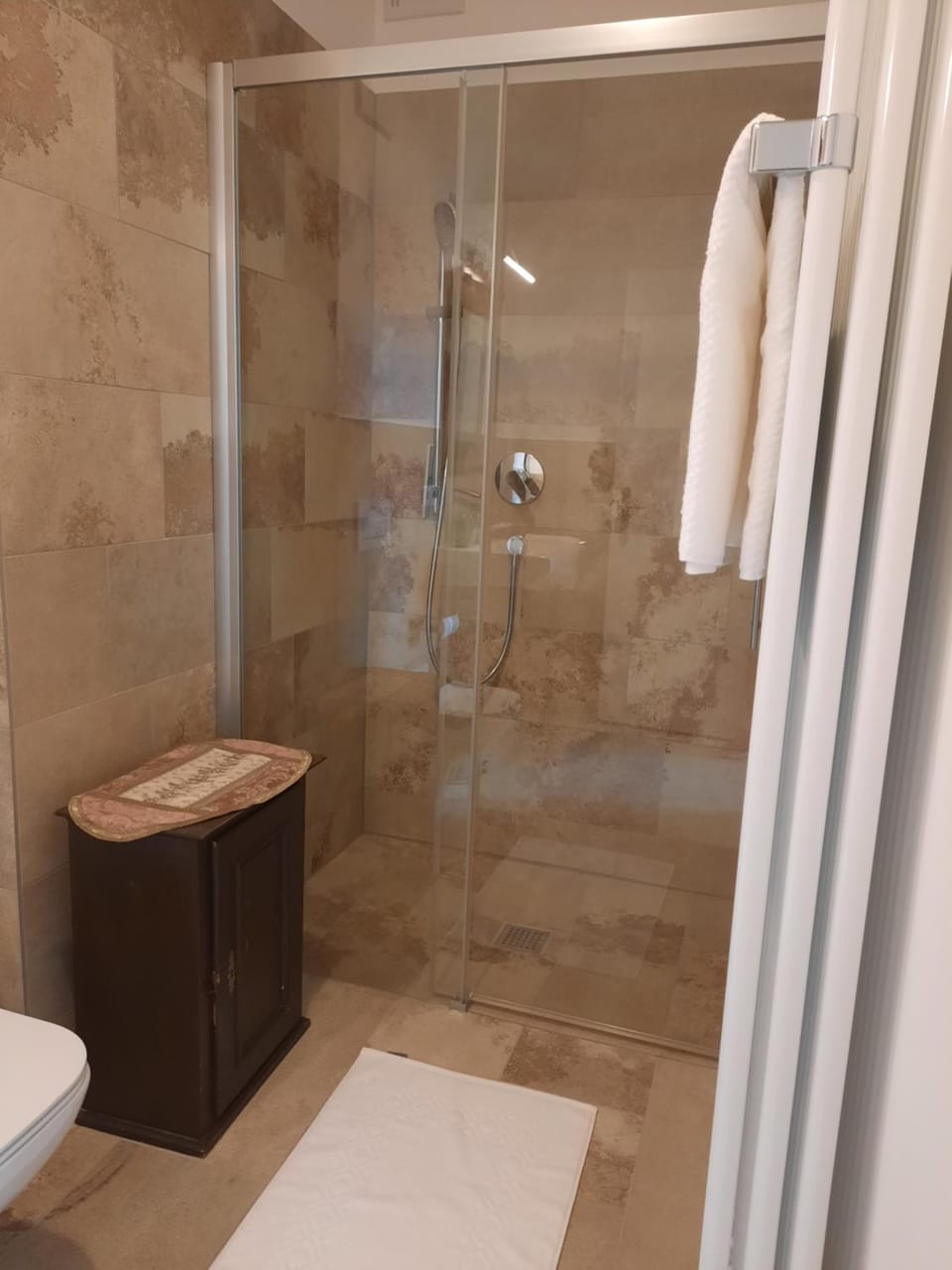 Shower, Bathroom, towels