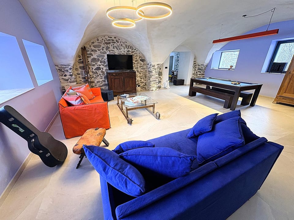Communal lounge/ TV room, Living room