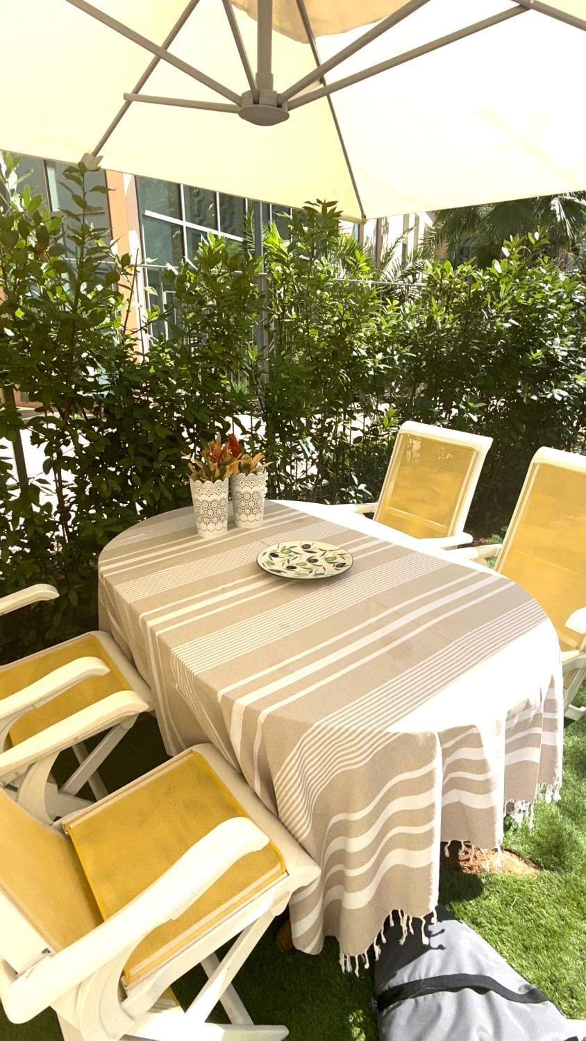 Garden, Dining area
