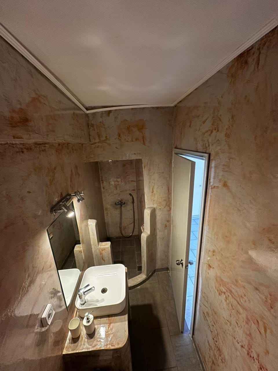 Shower, Toilet