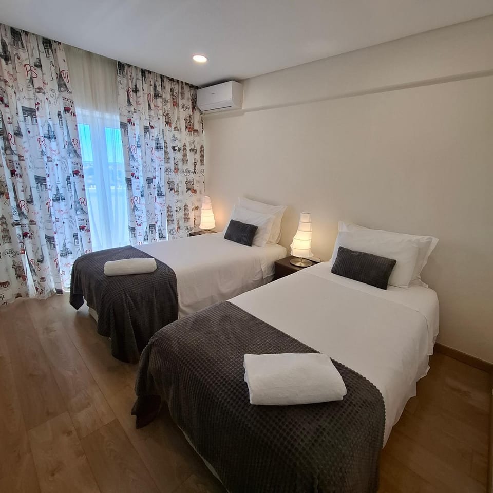 Bed, Bedroom, air conditioner