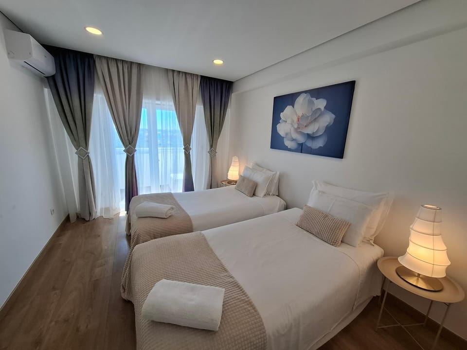 Bedroom, air conditioner