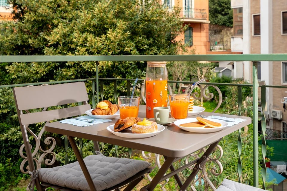 Balcony/Terrace, Food, Breakfast, Drinks