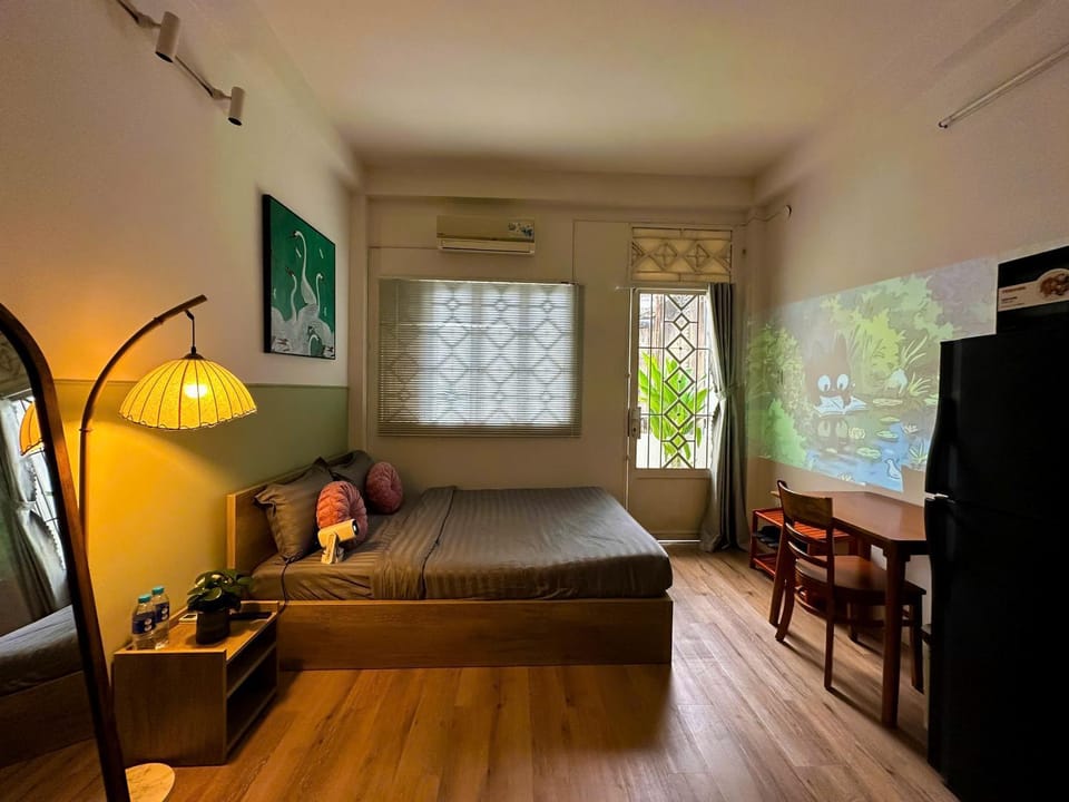 Bed, TV and multimedia, Living room, Photo of the whole room, Seating area, Bedroom