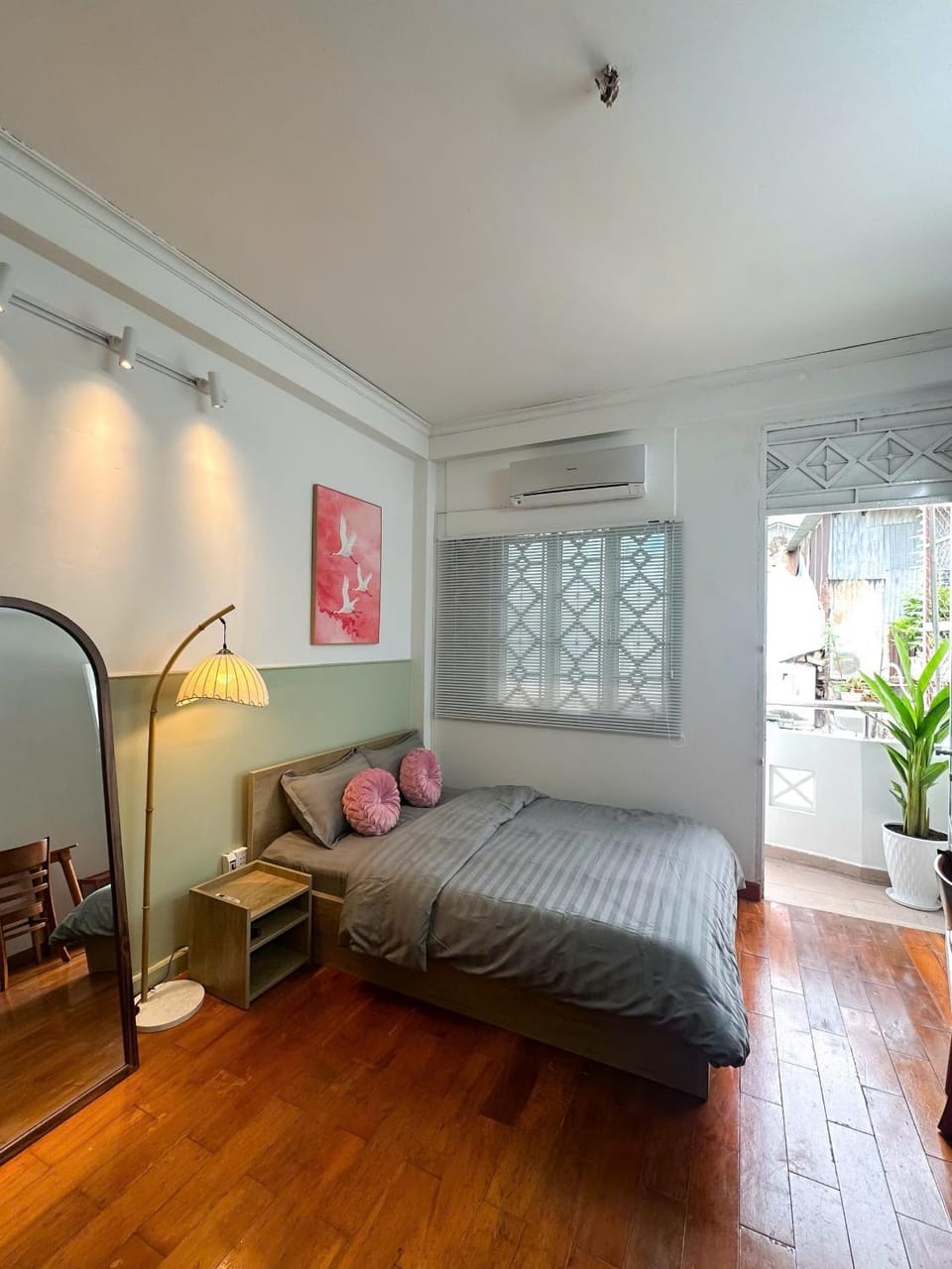 Bed, Living room, Photo of the whole room, Seating area, Bedroom, air conditioner