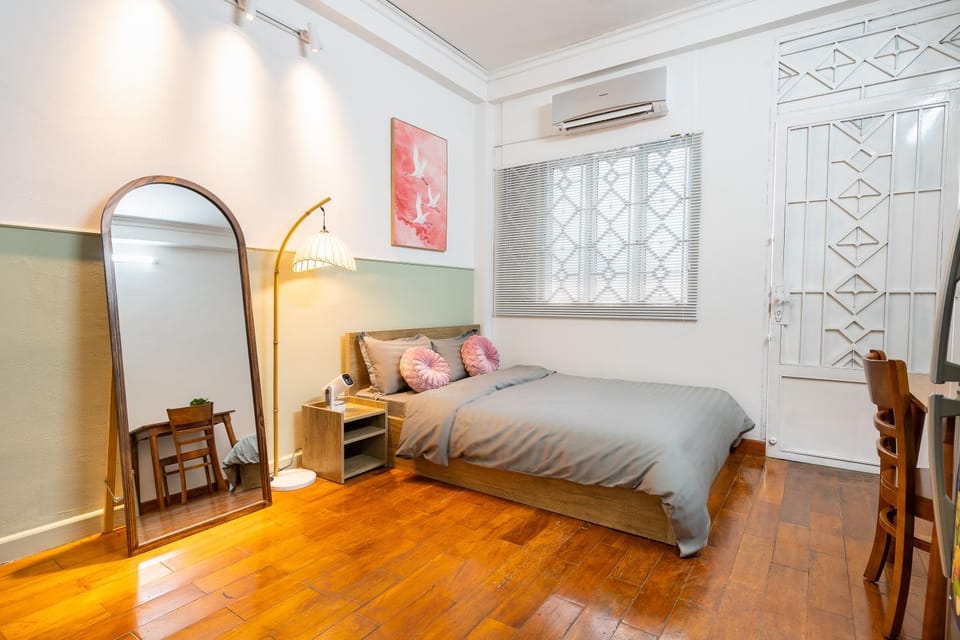 Bed, Living room, Photo of the whole room, Seating area, Bedroom, internet, air conditioner