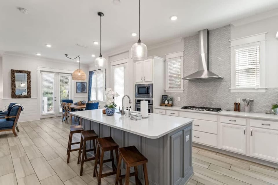 Coastal Hip-Nautic by Stay on 30A, Golf Cart- Two Pools! House in South Walton County