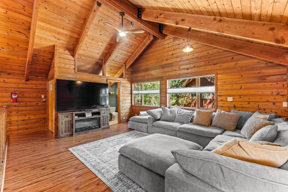Helen's Place- Near ponderosa state park and golf, pet friendly, covered patio House in McCall