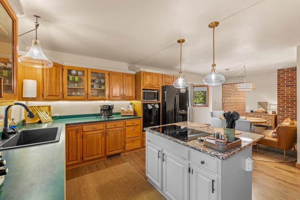 Helen's Place- Near ponderosa state park and golf, pet friendly, covered patio House in McCall