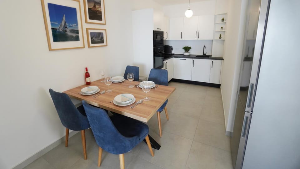 Kitchen or kitchenette, Dining area, oven, pet friendly, pet friendly