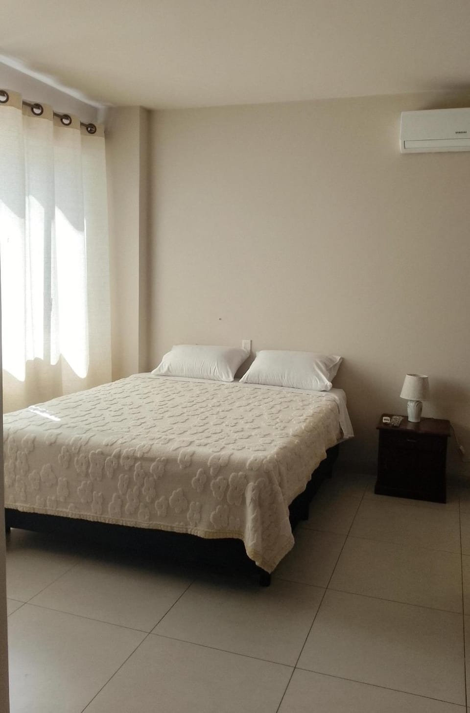 Bed, Photo of the whole room, air conditioner