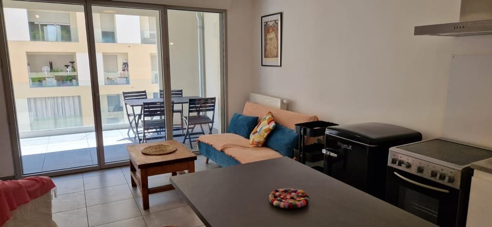 Kitchen or kitchenette, Living room, Seating area, Dining area, oven, stove, toaster
