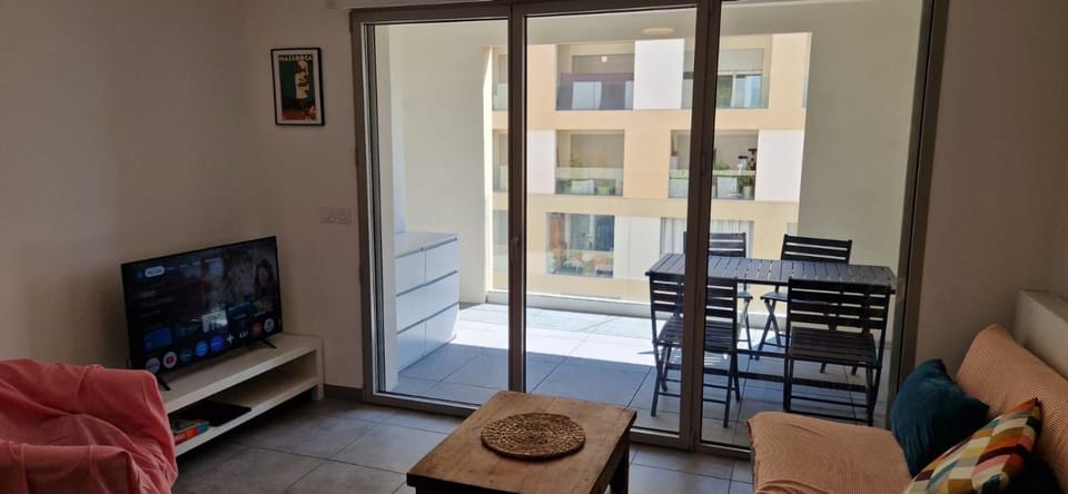 Communal lounge/ TV room, TV and multimedia, View (from property/room), Balcony/Terrace, Living room, Seating area, Evening entertainment