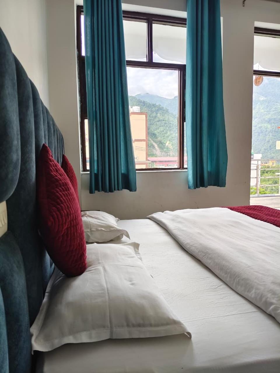 Bed, Bedroom, Mountain view