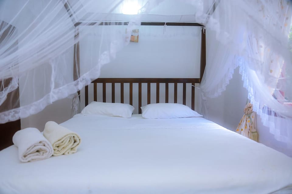 Bed, towels