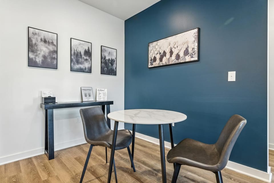 Seating area, Dining area