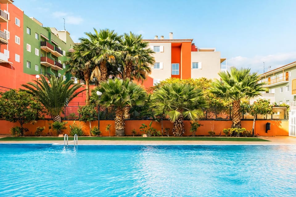 Property building, Day, Garden, Pool view, Swimming pool, Swimming pool